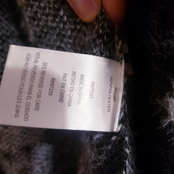 BRAND NEW with tag, super soft black and white skull cardigan. -M- - Picture 7 of 16